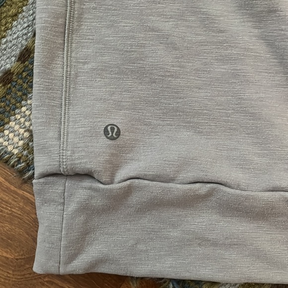 Lulu lemon crewneck pullover size L - Picture 3 of 3